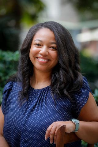 Robyn Blakely headshot